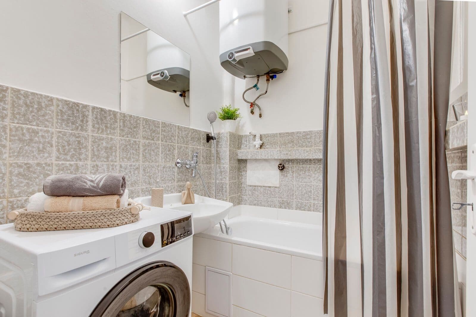 Prenájom bytu 2-izbový 44 m², Jeseniova, Praha, Praha Prenájom bytu 2-izbový 44 m², Jeseniova, Praha, Praha