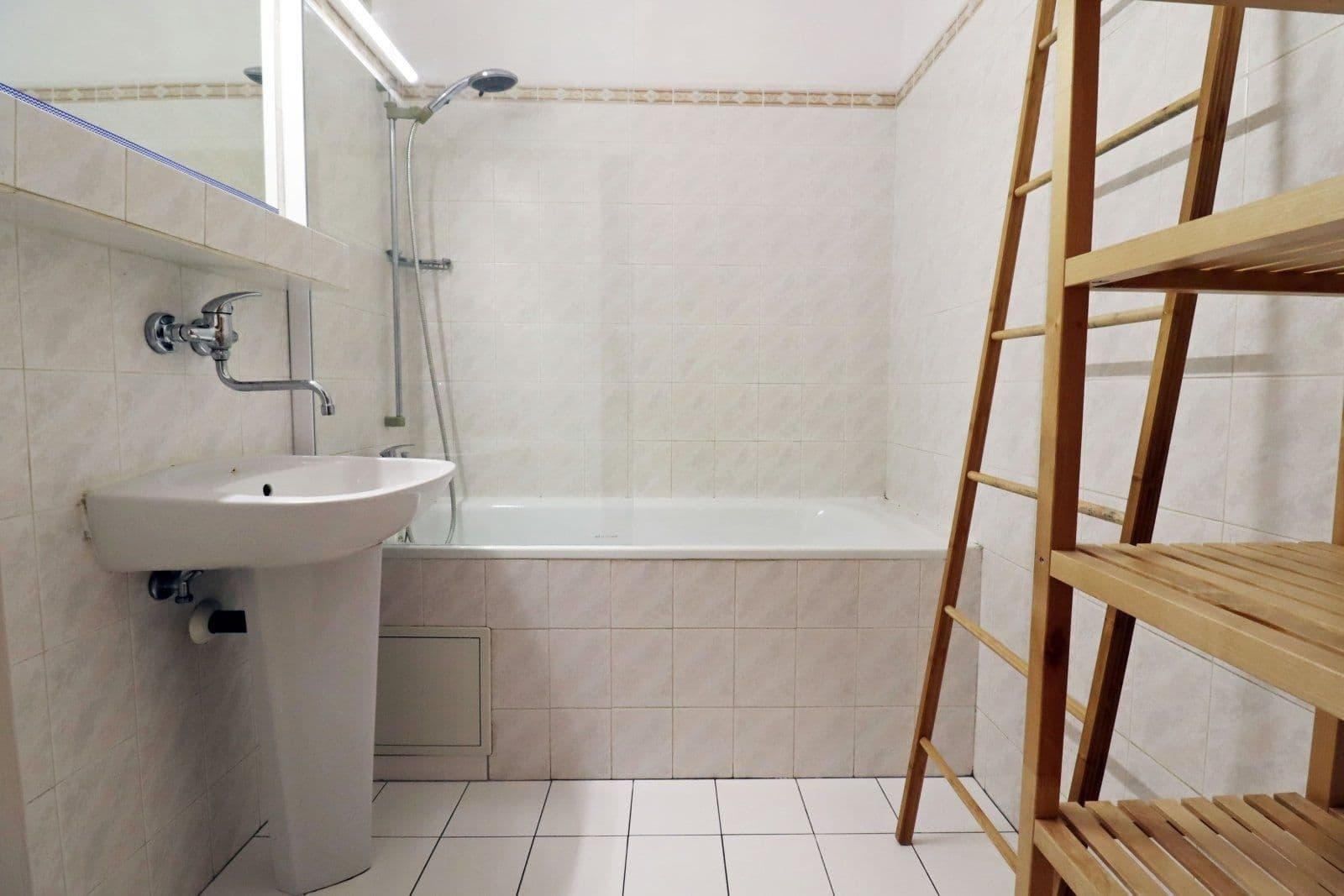Prenájom bytu 3-izbový 71 m², Mádrova, Praha, Praha Prenájom bytu 3-izbový 71 m², Mádrova, Praha, Praha