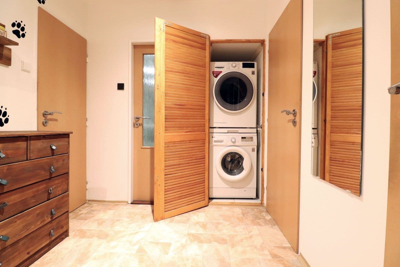 Prenájom bytu 3-izbový 71 m², Mádrova, Praha, Praha Prenájom bytu 3-izbový 71 m², Mádrova, Praha, Praha