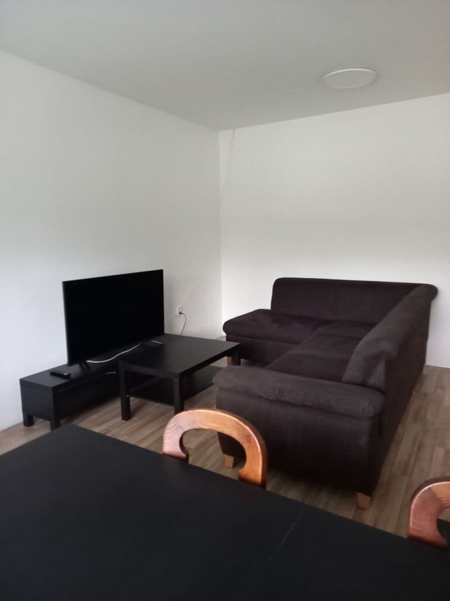 Prenájom bytu 4-izbový 85 m², Krhanice, Středočeský kraj Prenájom bytu 4-izbový 85 m², Krhanice, Středočeský kraj