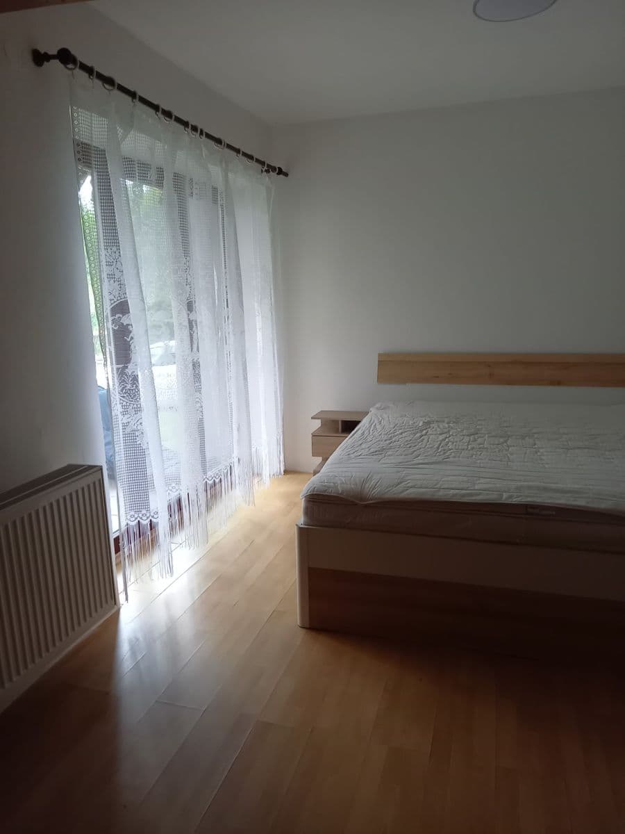 Prenájom bytu 4-izbový 85 m², Krhanice, Středočeský kraj Prenájom bytu 4-izbový 85 m², Krhanice, Středočeský kraj