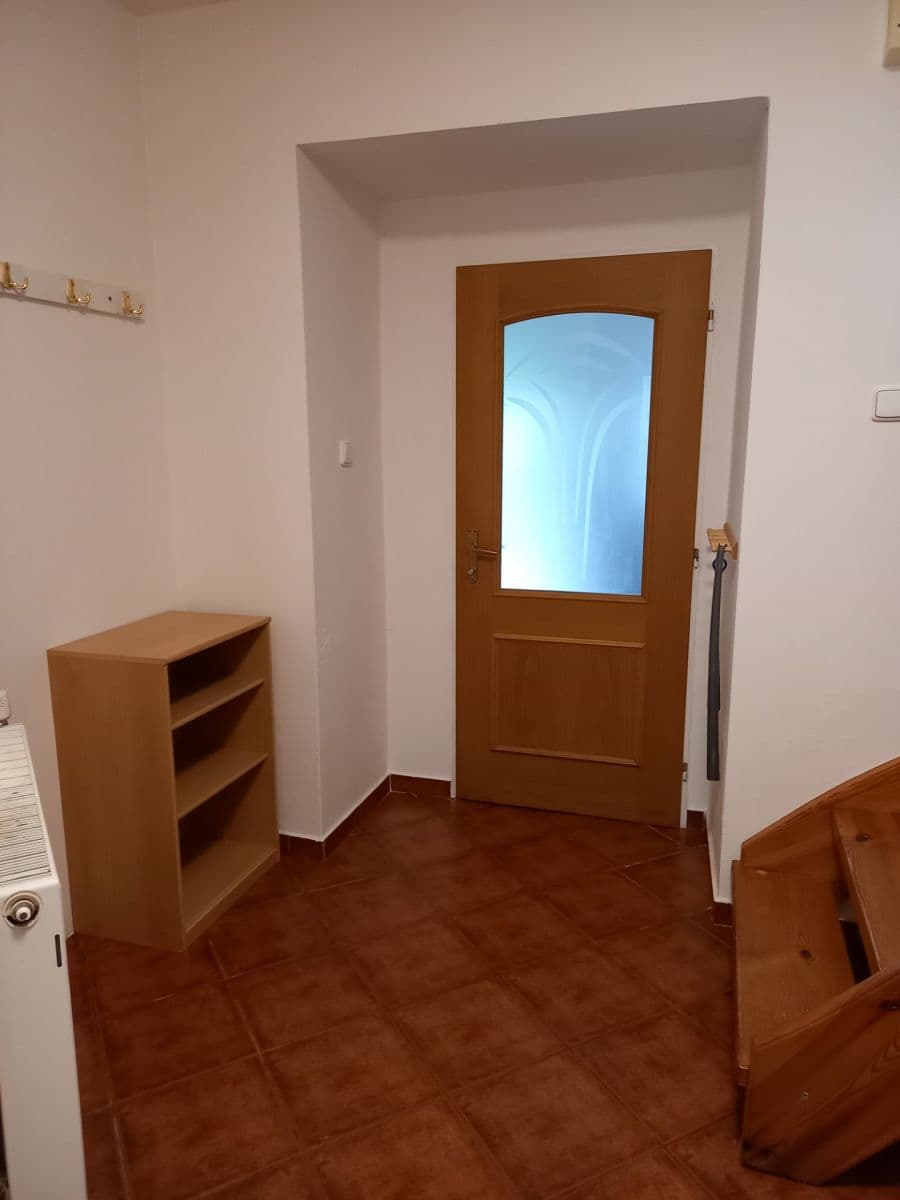 Prenájom bytu 4-izbový 85 m², Krhanice, Středočeský kraj Prenájom bytu 4-izbový 85 m², Krhanice, Středočeský kraj