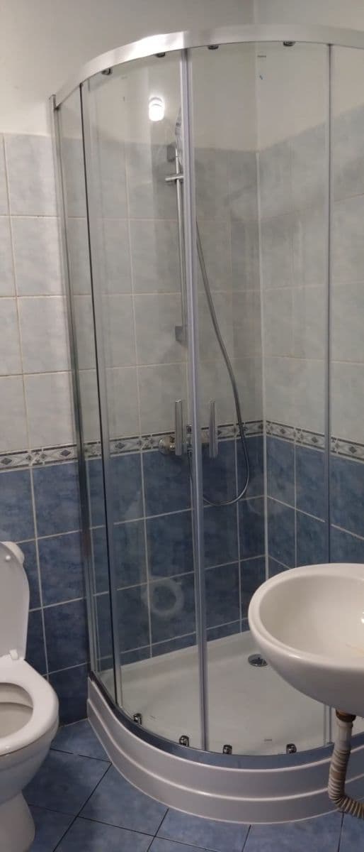 Prenájom bytu 4-izbový 85 m², Krhanice, Středočeský kraj Prenájom bytu 4-izbový 85 m², Krhanice, Středočeský kraj