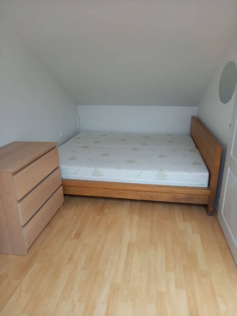 Prenájom bytu 4-izbový 85 m², Krhanice, Středočeský kraj Prenájom bytu 4-izbový 85 m², Krhanice, Středočeský kraj