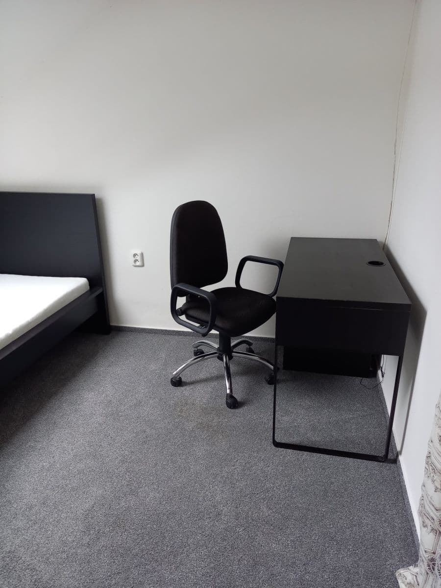 Prenájom bytu 4-izbový 85 m², Krhanice, Středočeský kraj Prenájom bytu 4-izbový 85 m², Krhanice, Středočeský kraj