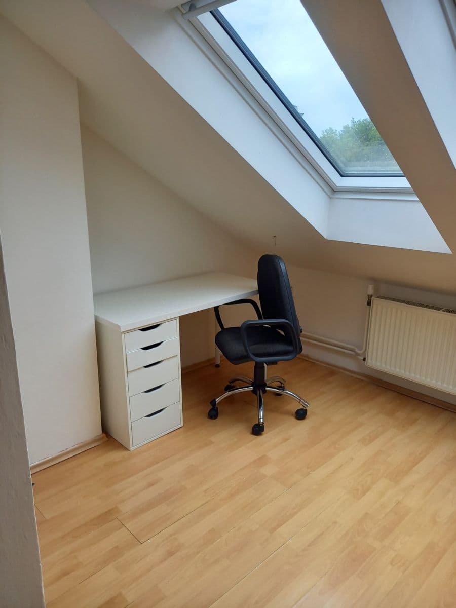 Prenájom bytu 4-izbový 85 m², Krhanice, Středočeský kraj Prenájom bytu 4-izbový 85 m², Krhanice, Středočeský kraj