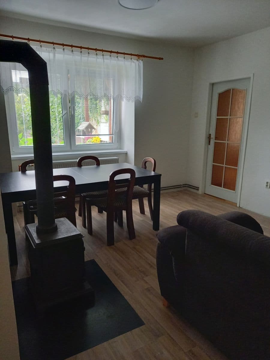Prenájom bytu 4-izbový 85 m², Krhanice, Středočeský kraj Prenájom bytu 4-izbový 85 m², Krhanice, Středočeský kraj