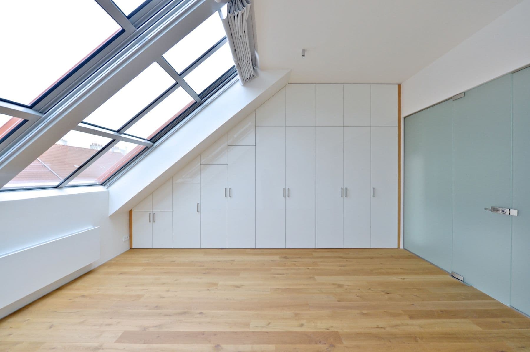 Prenájom bytu 4-izbový 203 m², Laubova, Praha, Praha Prenájom bytu 4-izbový 203 m², Laubova, Praha, Praha