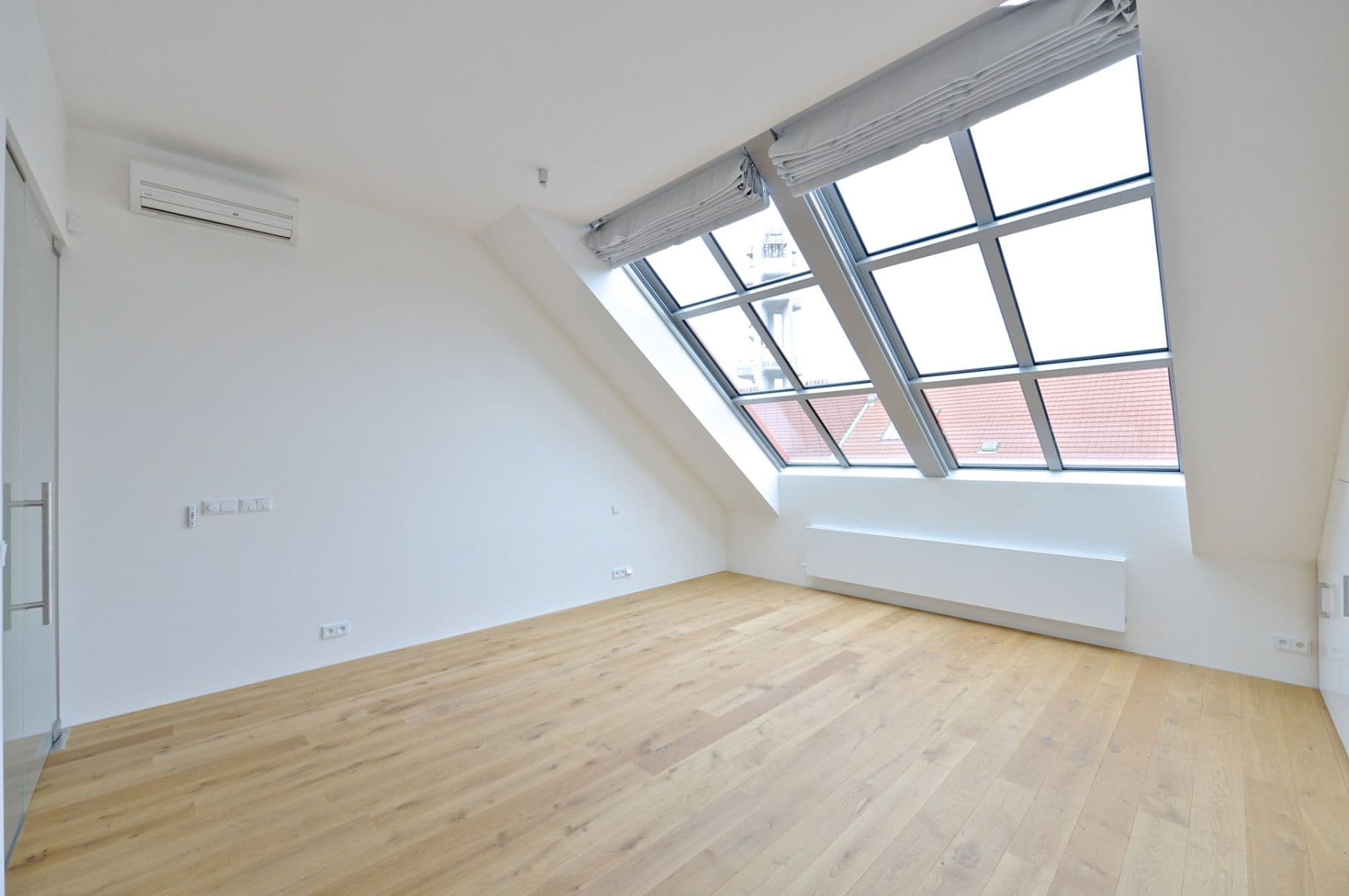 Prenájom bytu 4-izbový 203 m², Laubova, Praha, Praha Prenájom bytu 4-izbový 203 m², Laubova, Praha, Praha