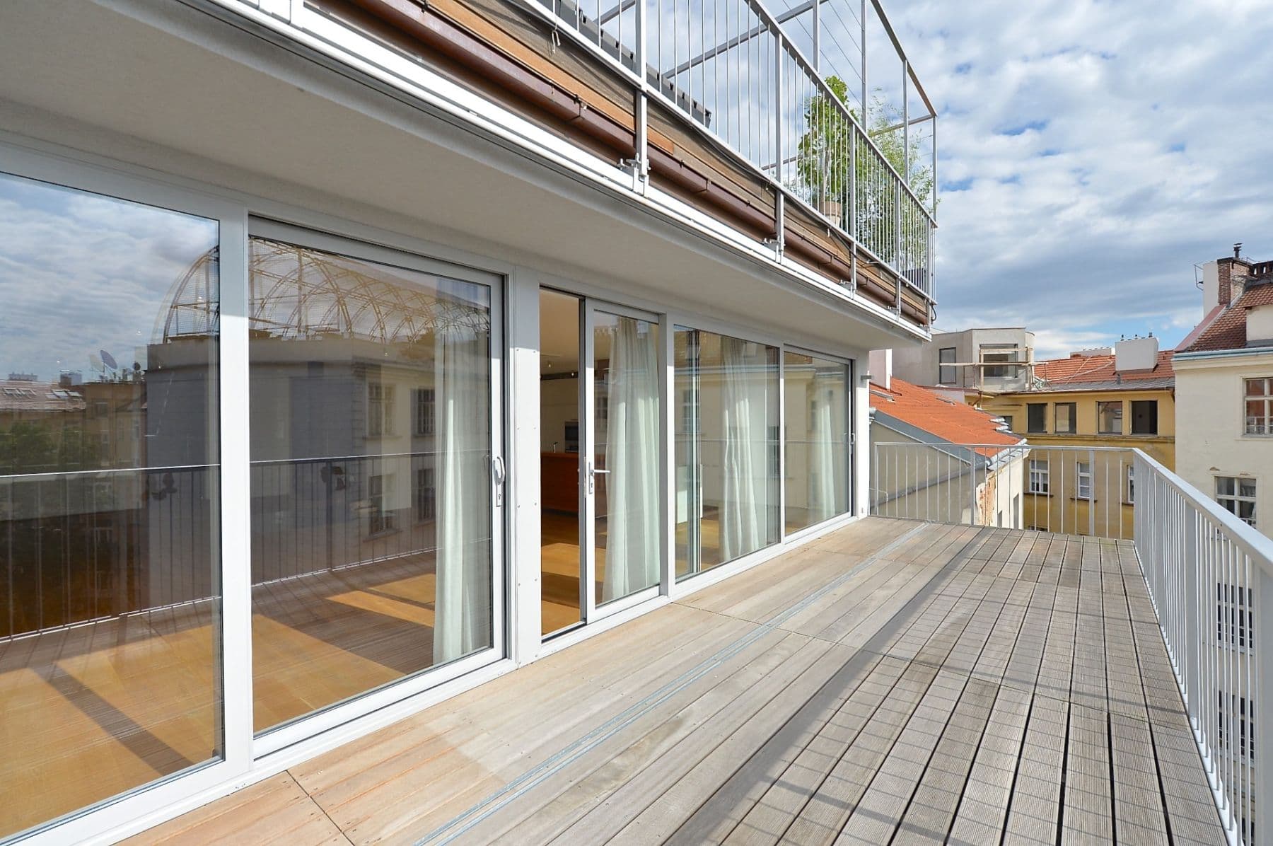 Prenájom bytu 4-izbový 203 m², Laubova, Praha, Praha Prenájom bytu 4-izbový 203 m², Laubova, Praha, Praha