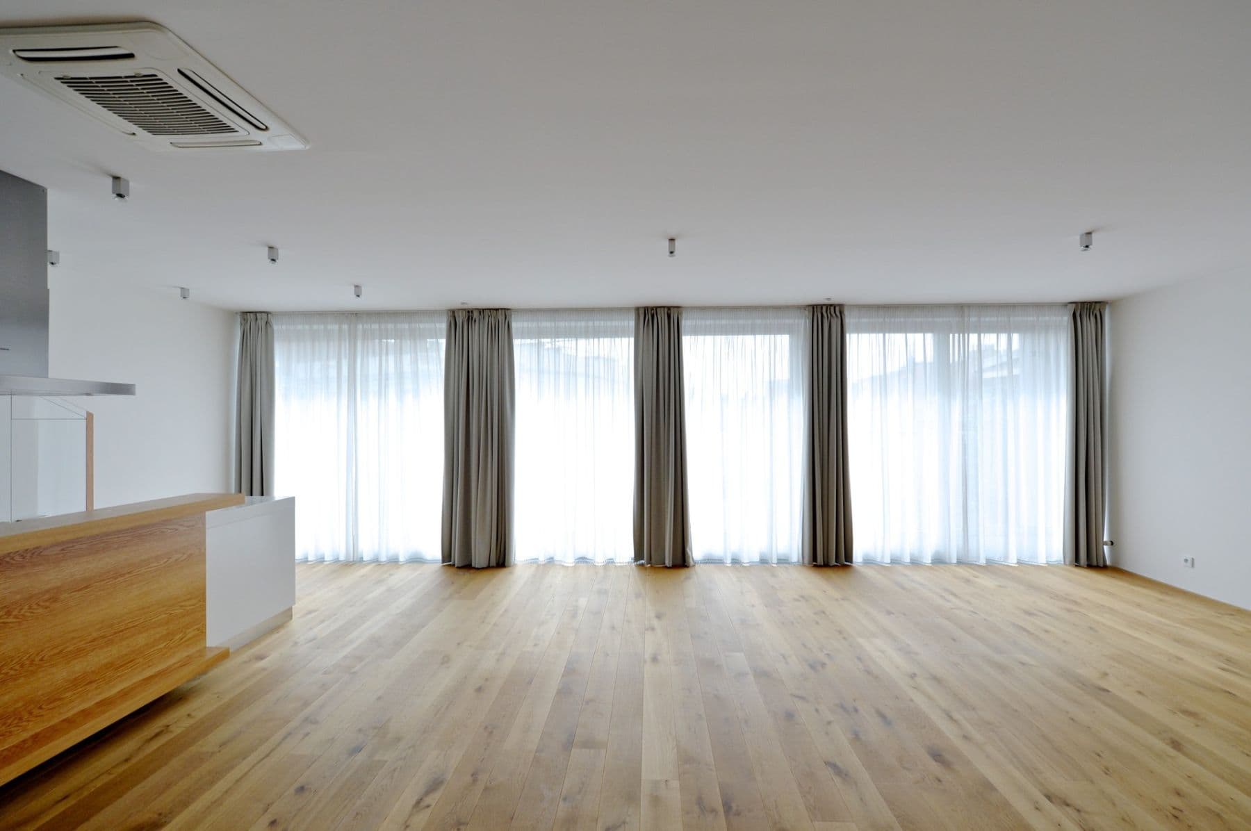 Prenájom bytu 4-izbový 203 m², Laubova, Praha, Praha Prenájom bytu 4-izbový 203 m², Laubova, Praha, Praha