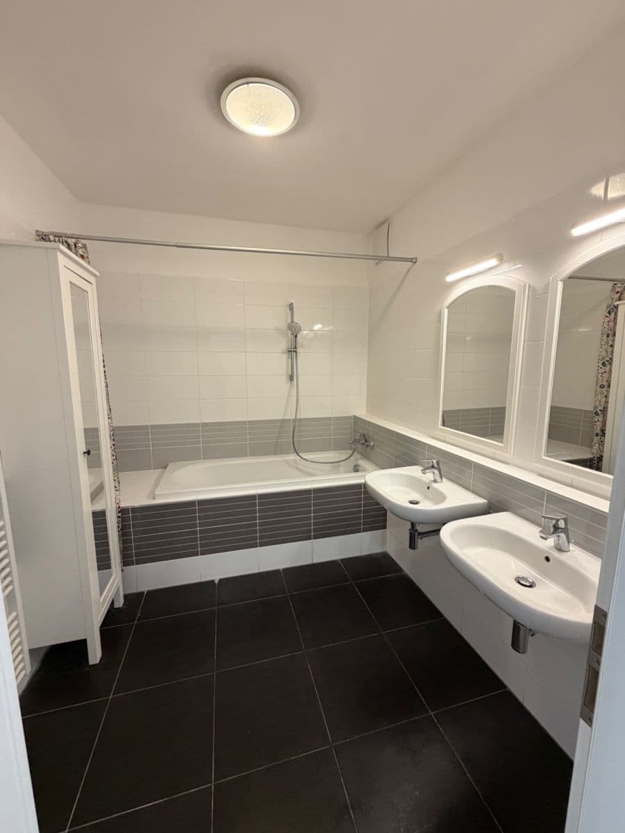Predaj bytu 3-izbový 81 m², Jantarová, Ostrava, Moravskoslezský kraj Predaj bytu 3-izbový 81 m², Jantarová, Ostrava, Moravskoslezský kraj