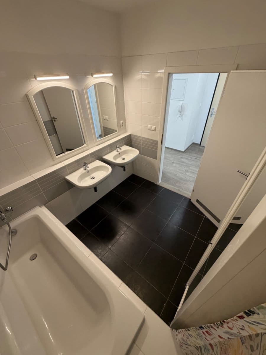 Predaj bytu 3-izbový 81 m², Jantarová, Ostrava, Moravskoslezský kraj Predaj bytu 3-izbový 81 m², Jantarová, Ostrava, Moravskoslezský kraj