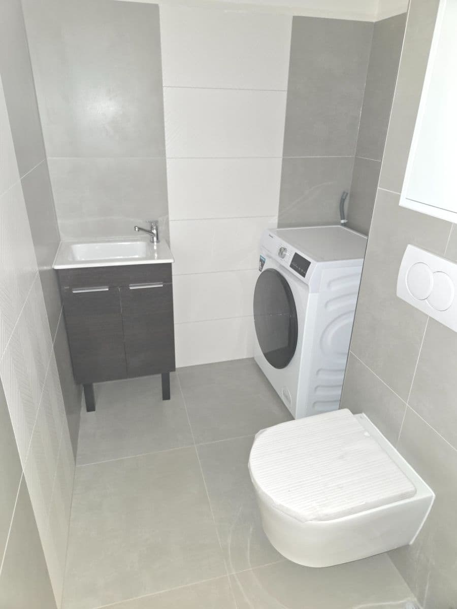 Prenájom bytu 3-izbový 56 m², Pražská, Znojmo, Jihomoravský kraj Prenájom bytu 3-izbový 56 m², Pražská, Znojmo, Jihomoravský kraj