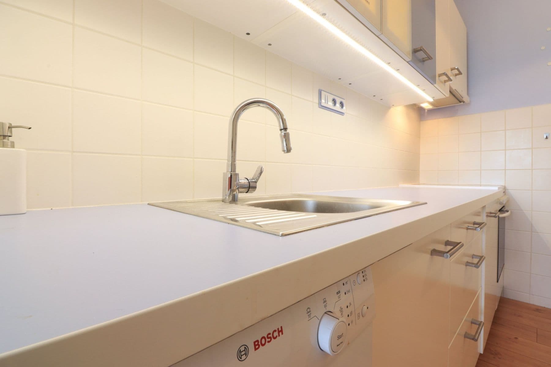 Prenájom bytu 3-izbový 63 m², Ke škole, Praha, Praha Prenájom bytu 3-izbový 63 m², Ke škole, Praha, Praha