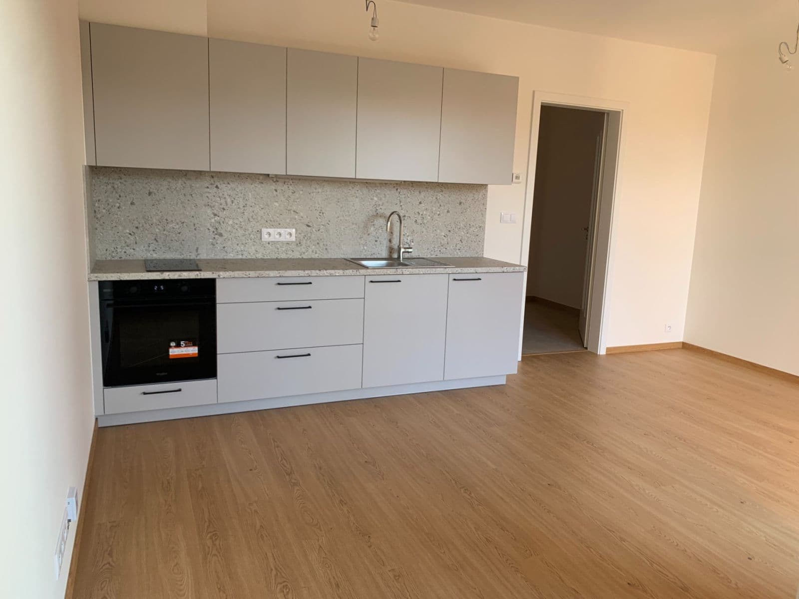Prenájom bytu 1-izbový 31 m², Šternovská, Praha, Praha Prenájom bytu 1-izbový 31 m², Šternovská, Praha, Praha
