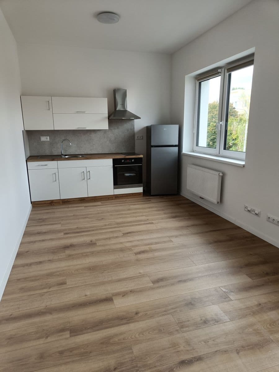 Prenájom bytu 1-izbový 30 m², Brněnská, Šlapanice, Jihomoravský kraj Prenájom bytu 1-izbový 30 m², Brněnská, Šlapanice, Jihomoravský kraj