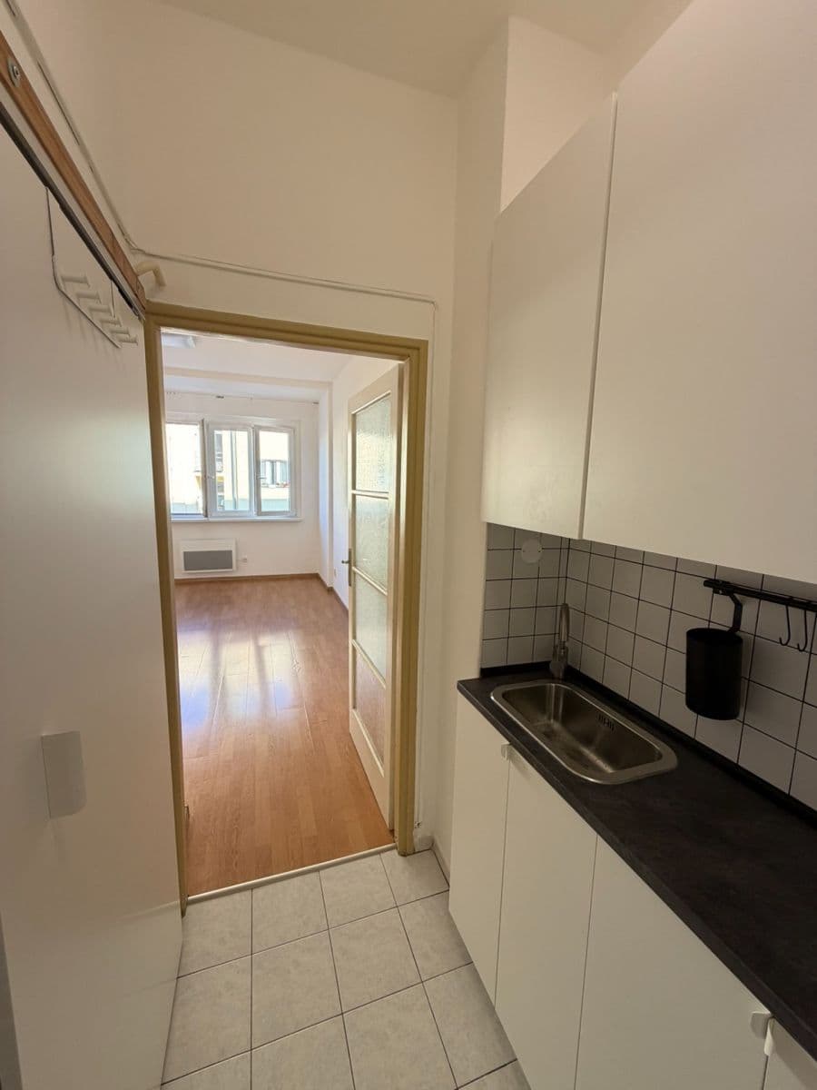 Prenájom bytu 1-izbový 23 m², Patočkova, Praha, Praha Prenájom bytu 1-izbový 23 m², Patočkova, Praha, Praha