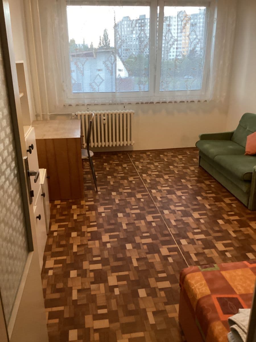 Prenájom bytu 3-izbový 15 m², U Jezera, Praha, Praha Prenájom bytu 3-izbový 15 m², U Jezera, Praha, Praha