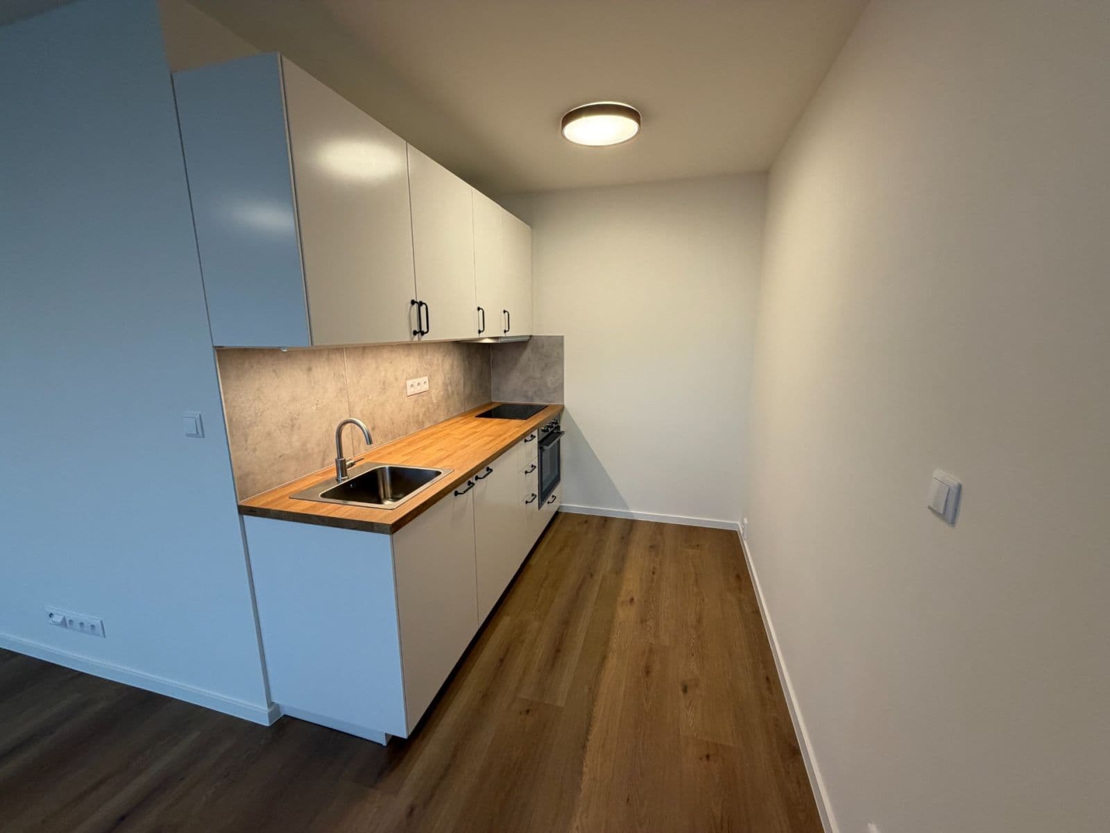 Prenájom bytu 1-izbový 39 m², Šmolíkova, Praha, Praha Prenájom bytu 1-izbový 39 m², Šmolíkova, Praha, Praha