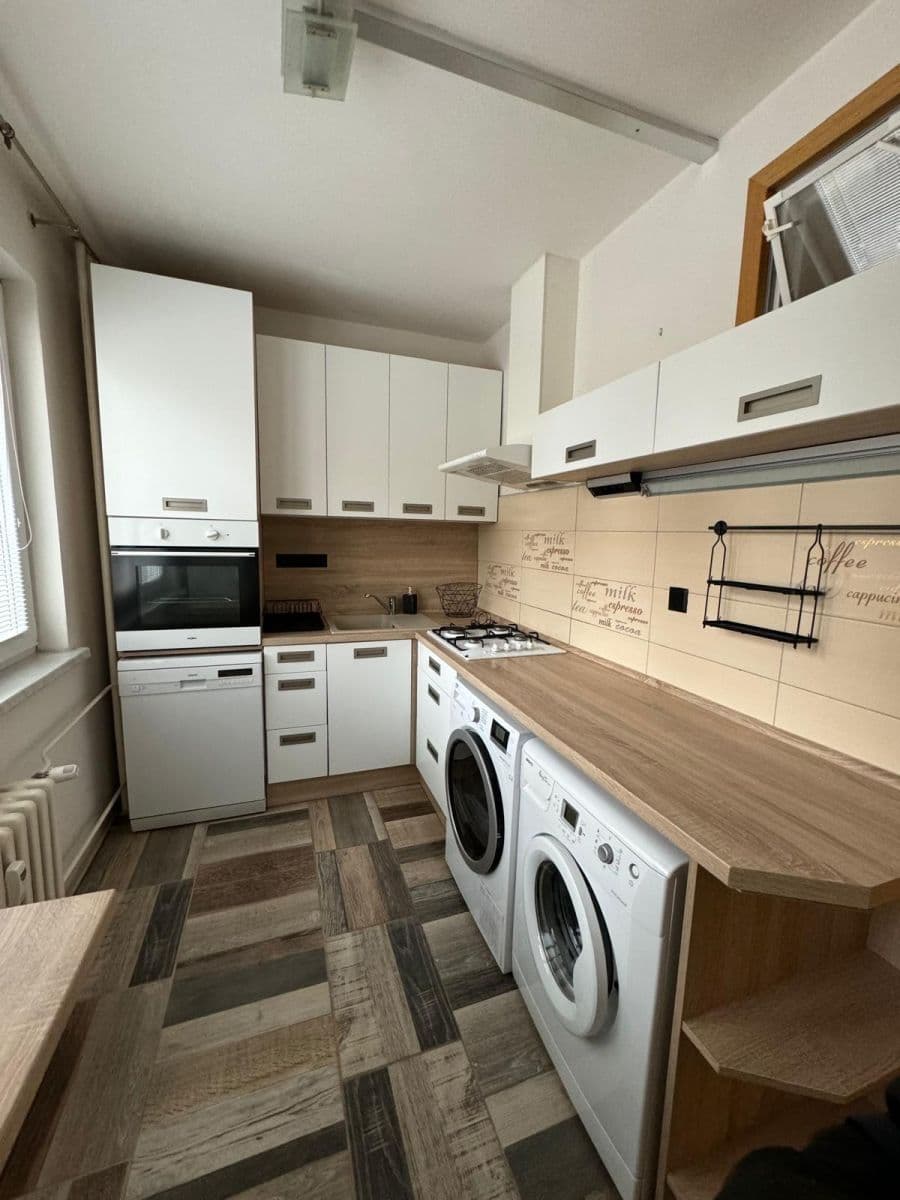 Prenájom bytu 2-izbový 55 m², Vrchlického, Jihlava, Kraj Vysočina Prenájom bytu 2-izbový 55 m², Vrchlického, Jihlava, Kraj Vysočina
