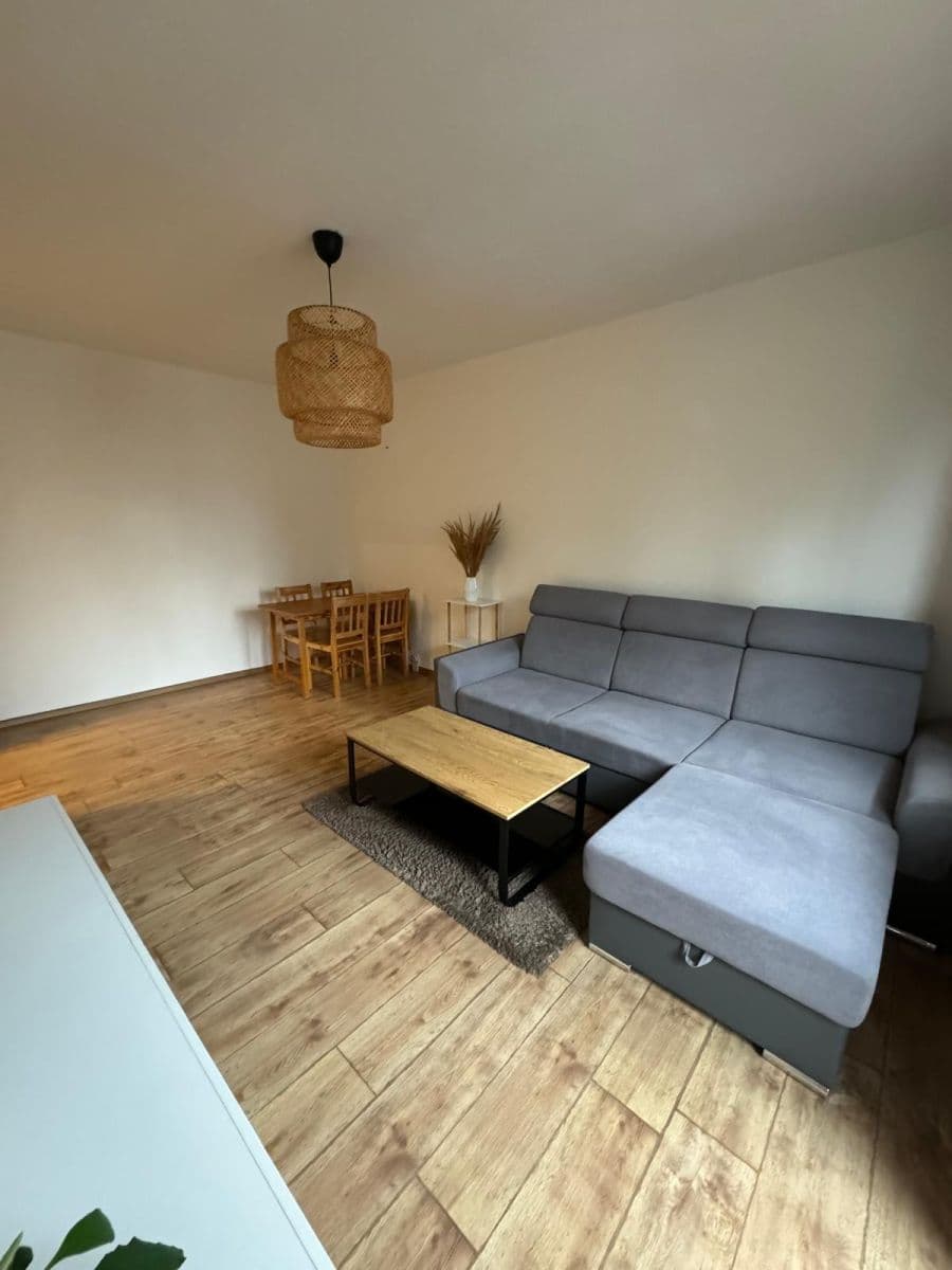 Prenájom bytu 2-izbový 55 m², Vrchlického, Jihlava, Kraj Vysočina Prenájom bytu 2-izbový 55 m², Vrchlického, Jihlava, Kraj Vysočina