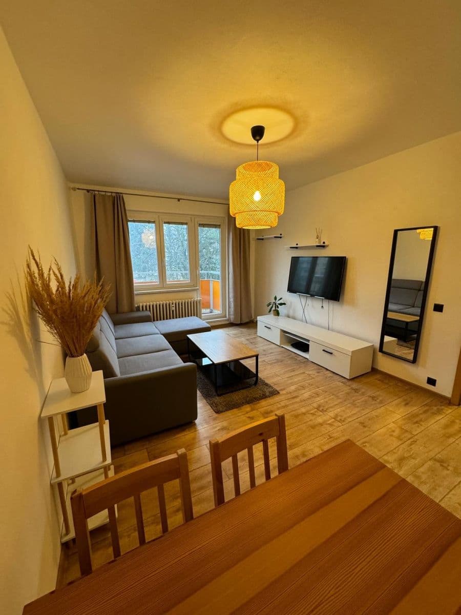 Prenájom bytu 2-izbový 55 m², Vrchlického, Jihlava, Kraj Vysočina Prenájom bytu 2-izbový 55 m², Vrchlického, Jihlava, Kraj Vysočina