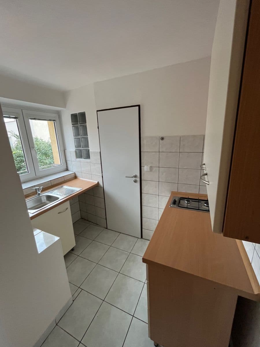 Prenájom bytu 1-izbový 30 m², Písková, Praha, Praha Prenájom bytu 1-izbový 30 m², Písková, Praha, Praha