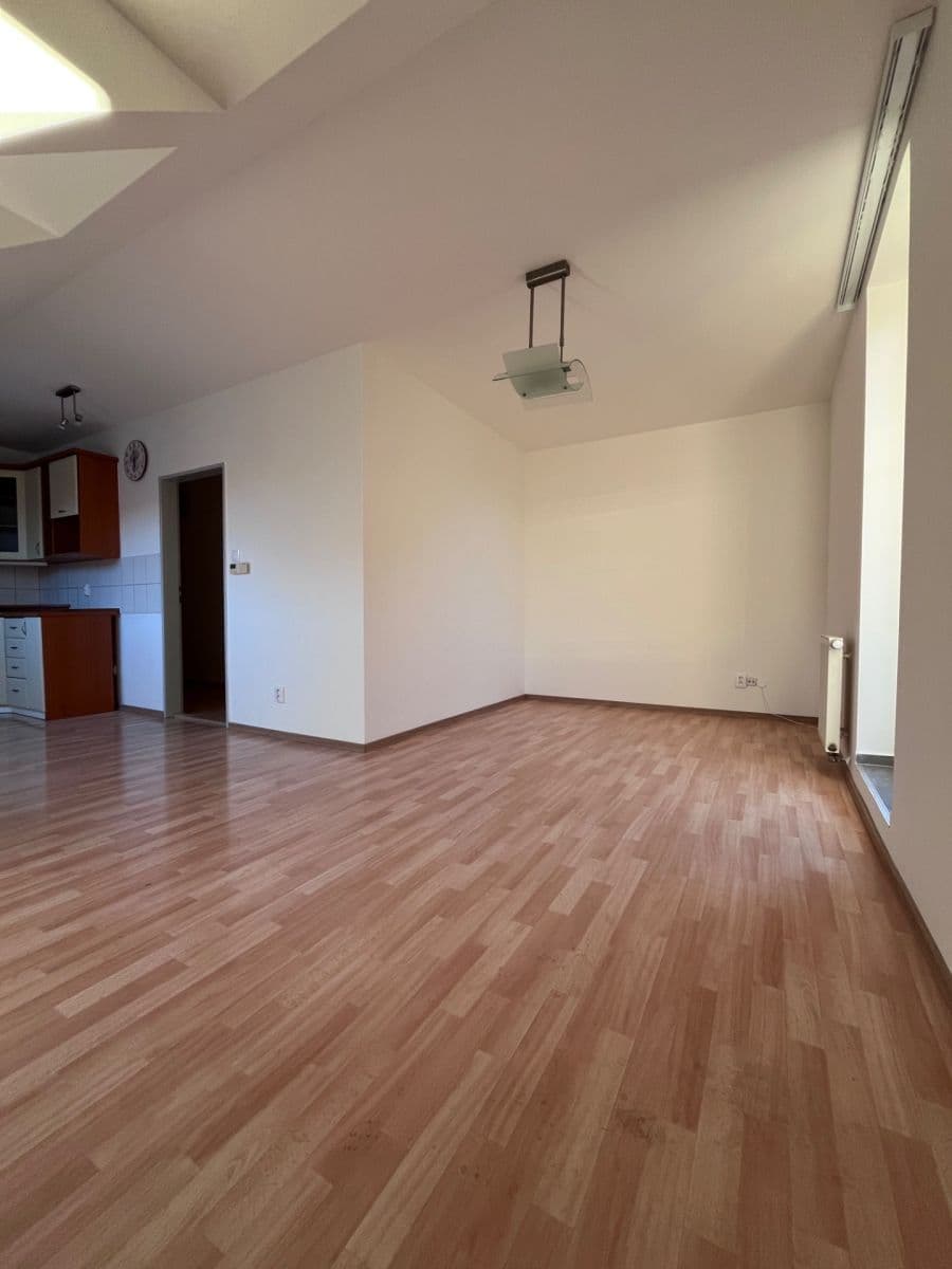 Prenájom bytu 2-izbový 72 m², Dlouhá, Tišnov, Jihomoravský kraj Prenájom bytu 2-izbový 72 m², Dlouhá, Tišnov, Jihomoravský kraj