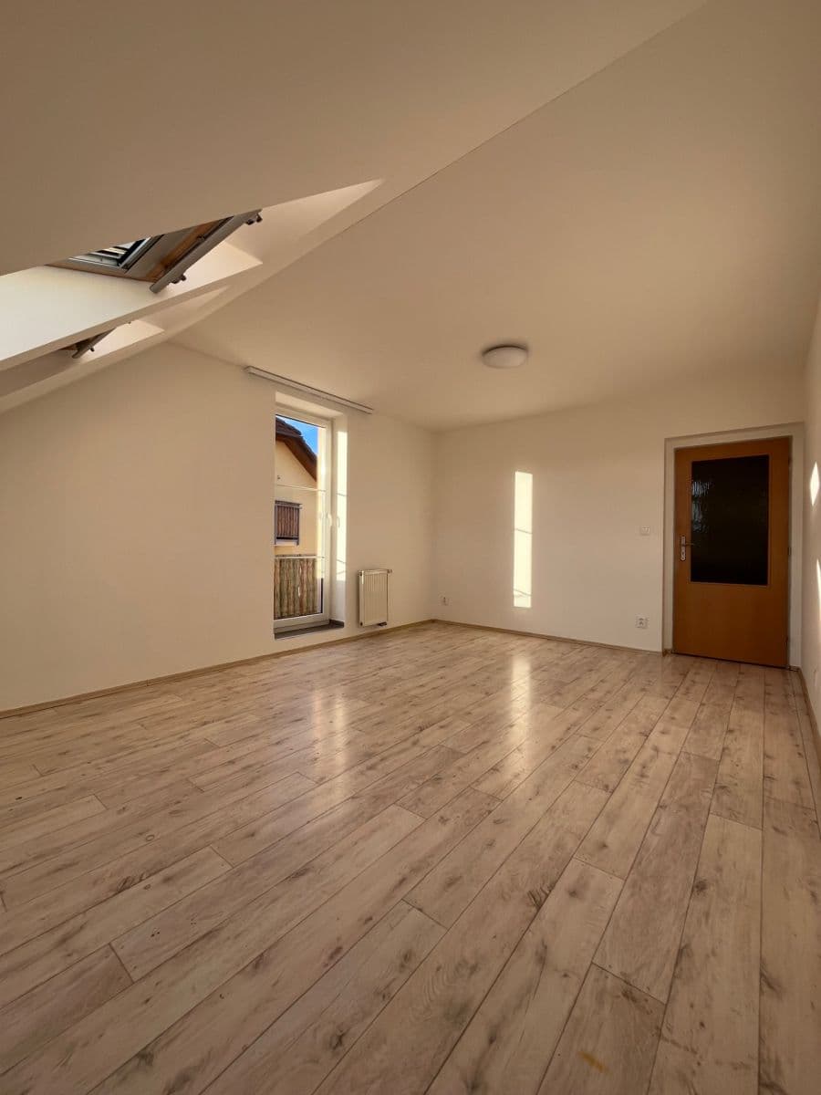 Prenájom bytu 2-izbový 72 m², Dlouhá, Tišnov, Jihomoravský kraj Prenájom bytu 2-izbový 72 m², Dlouhá, Tišnov, Jihomoravský kraj