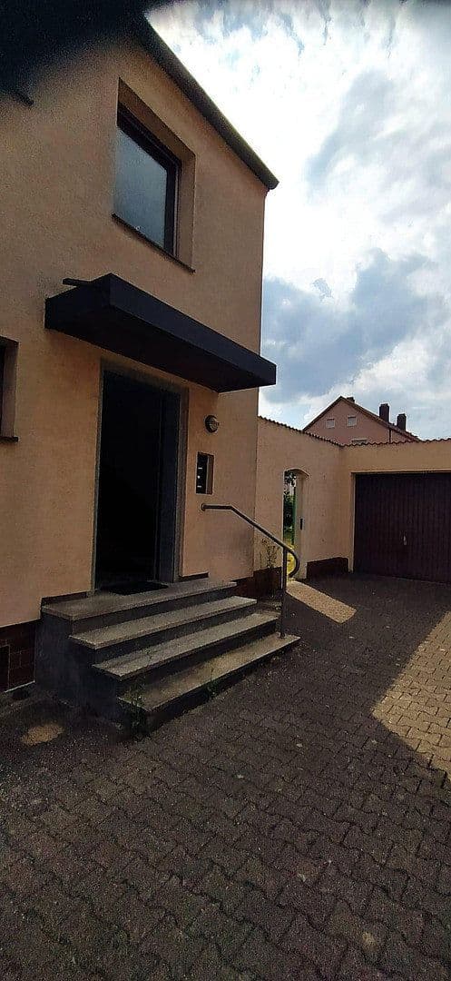 Predaj domu 160 m², pozemok 681 m², Wartenburgerstraße 58, Augsburg-Lechhausen, Bavorsko Predaj domu 160 m², pozemok 681 m², Wartenburgerstraße 58, Augsburg-Lechhausen, Bavorsko