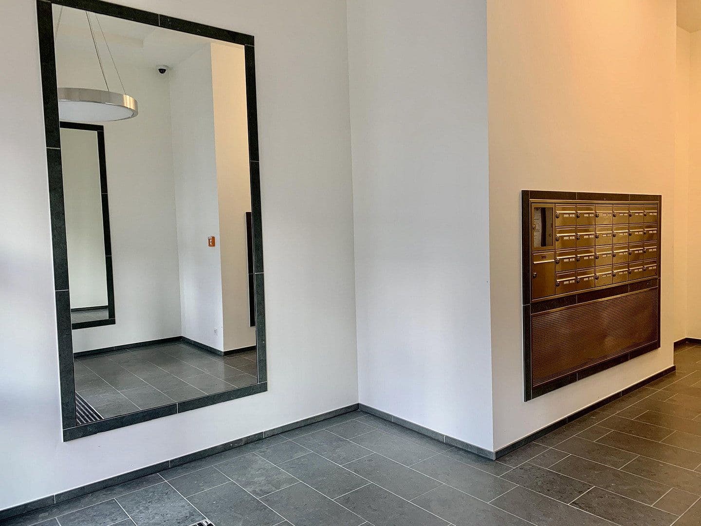 Prenájom bytu 2-izbový 55 m², Genthinerstr. 44, Berlin, Berlín Prenájom bytu 2-izbový 55 m², Genthinerstr. 44, Berlin, Berlín