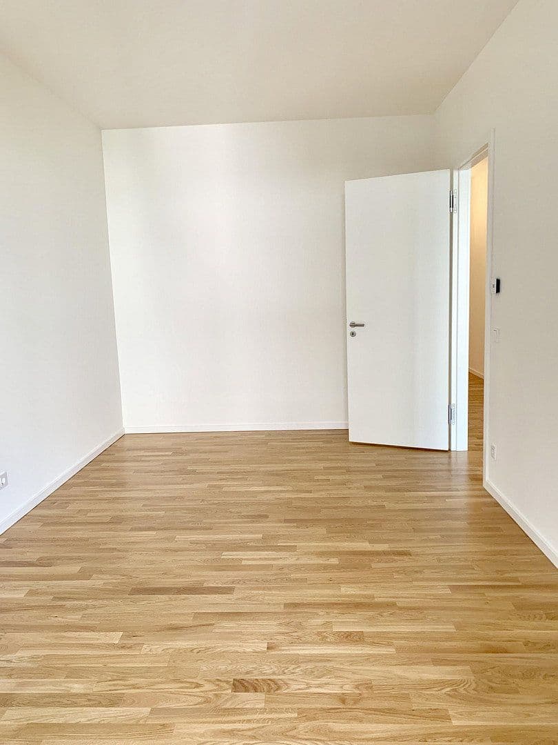 Prenájom bytu 2-izbový 55 m², Genthinerstr. 44, Berlin, Berlín Prenájom bytu 2-izbový 55 m², Genthinerstr. 44, Berlin, Berlín