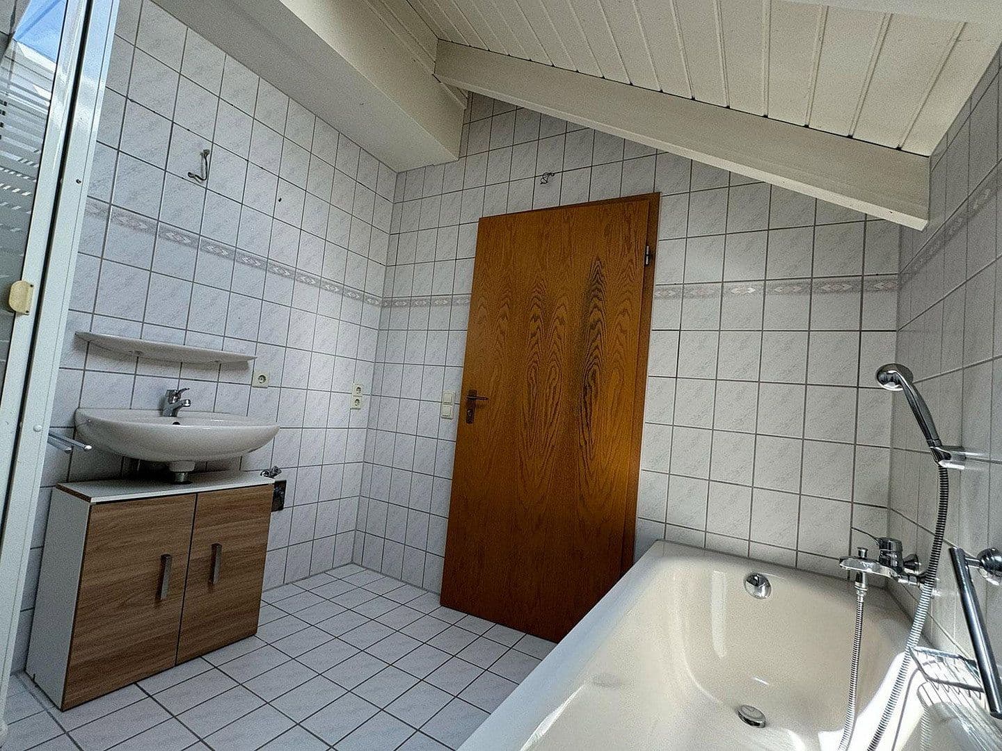 Prenájom bytu 3-izbový 64 m², Hohlweg 14, Cleebronn, Bádensko-Wurttembersko Prenájom bytu 3-izbový 64 m², Hohlweg 14, Cleebronn, Bádensko-Wurttembersko