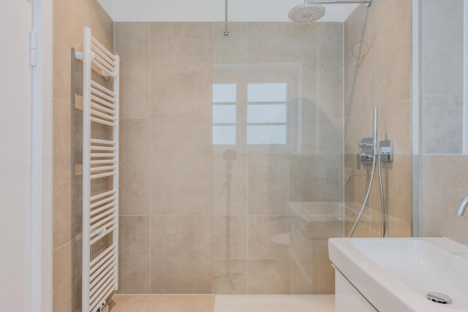 Predaj bytu 4-izbový 148 m², Düsseldorfer Str. 34, Berlin, Berlín Predaj bytu 4-izbový 148 m², Düsseldorfer Str. 34, Berlin, Berlín