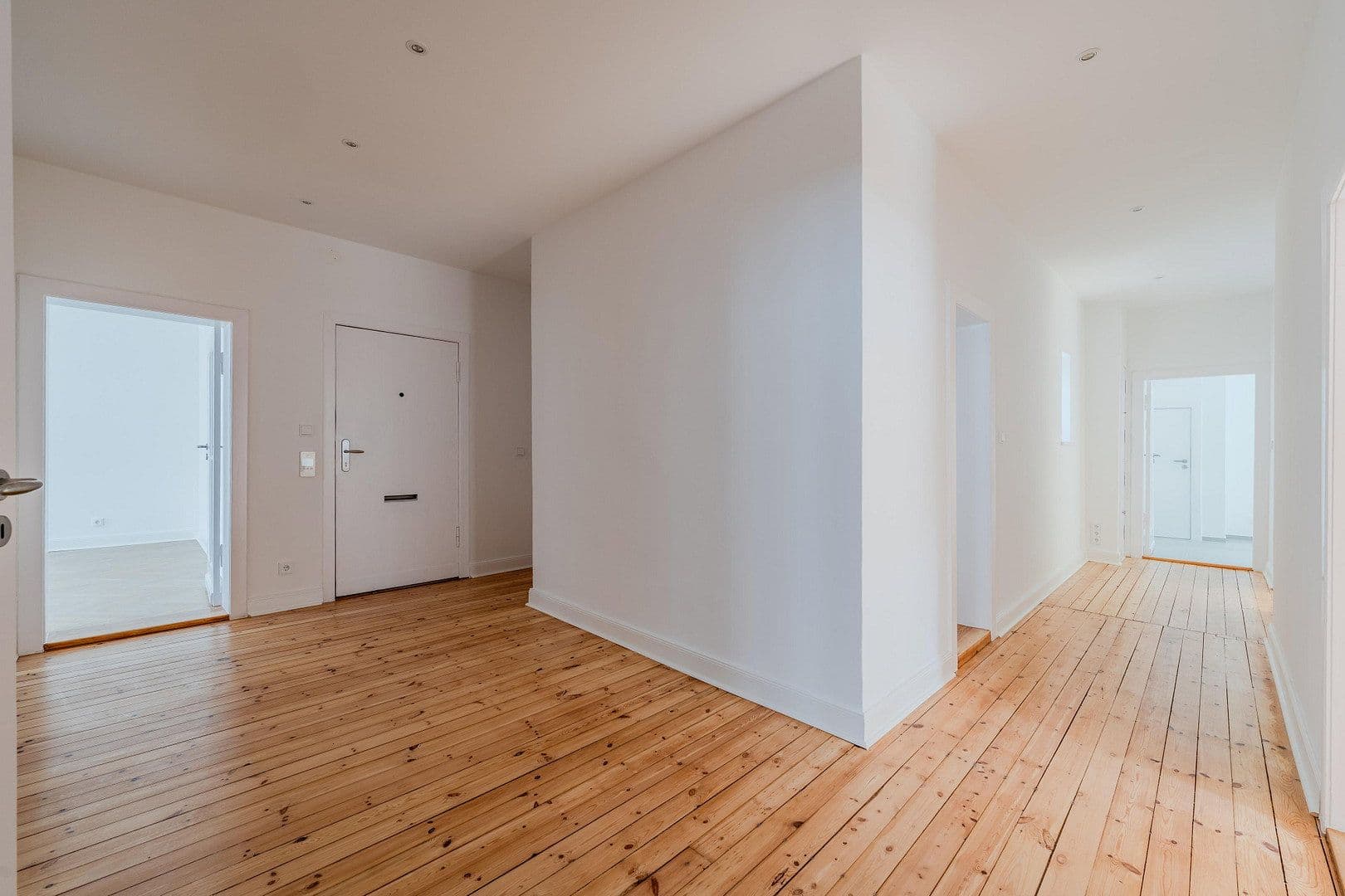 Predaj bytu 4-izbový 148 m², Düsseldorfer Str. 34, Berlin, Berlín Predaj bytu 4-izbový 148 m², Düsseldorfer Str. 34, Berlin, Berlín