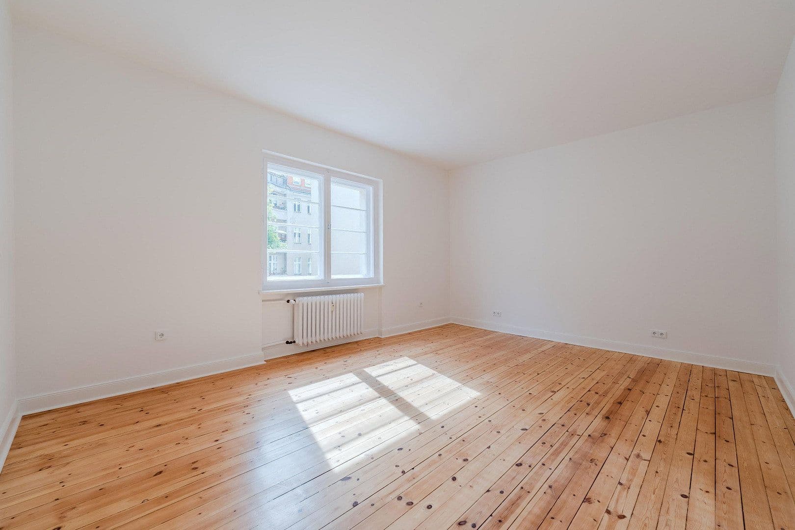Predaj bytu 4-izbový 148 m², Düsseldorfer Str. 34, Berlin, Berlín Predaj bytu 4-izbový 148 m², Düsseldorfer Str. 34, Berlin, Berlín