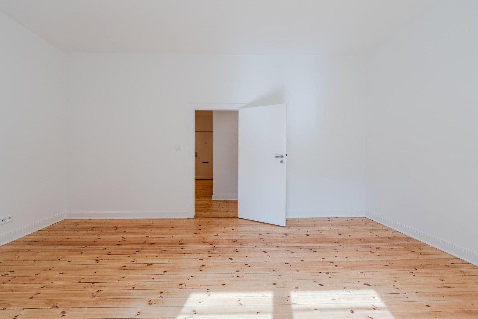 Predaj bytu 4-izbový 148 m², Düsseldorfer Str. 34, Berlin, Berlín Predaj bytu 4-izbový 148 m², Düsseldorfer Str. 34, Berlin, Berlín