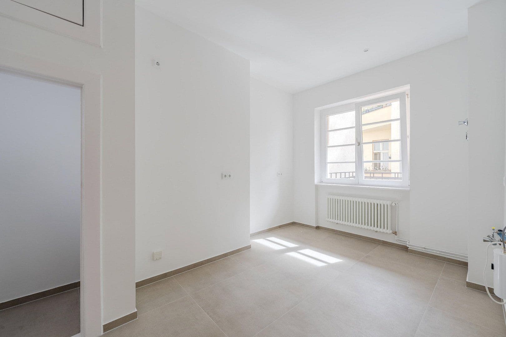 Predaj bytu 4-izbový 148 m², Düsseldorfer Str. 34, Berlin, Berlín Predaj bytu 4-izbový 148 m², Düsseldorfer Str. 34, Berlin, Berlín