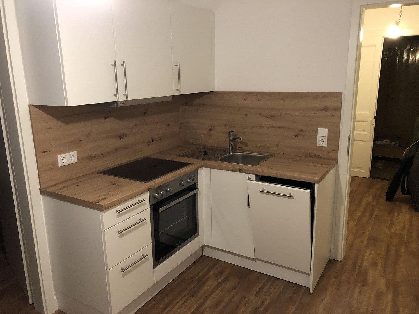 Prenájom bytu 2-izbový 40 m², Frankfurt am Main, Hesensko Prenájom bytu 2-izbový 40 m², Frankfurt am Main, Hesensko