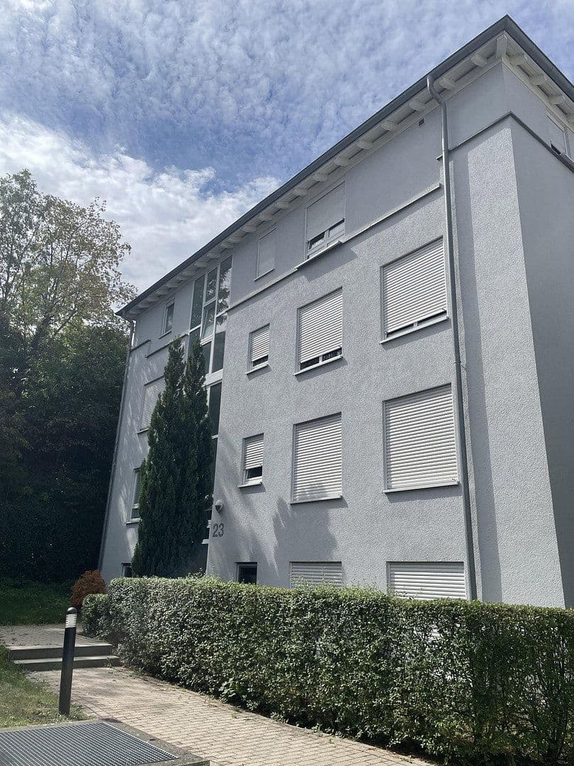 Prenájom bytu 4-izbový 84 m², Böblingen, Bádensko-Wurttembersko Prenájom bytu 4-izbový 84 m², Böblingen, Bádensko-Wurttembersko