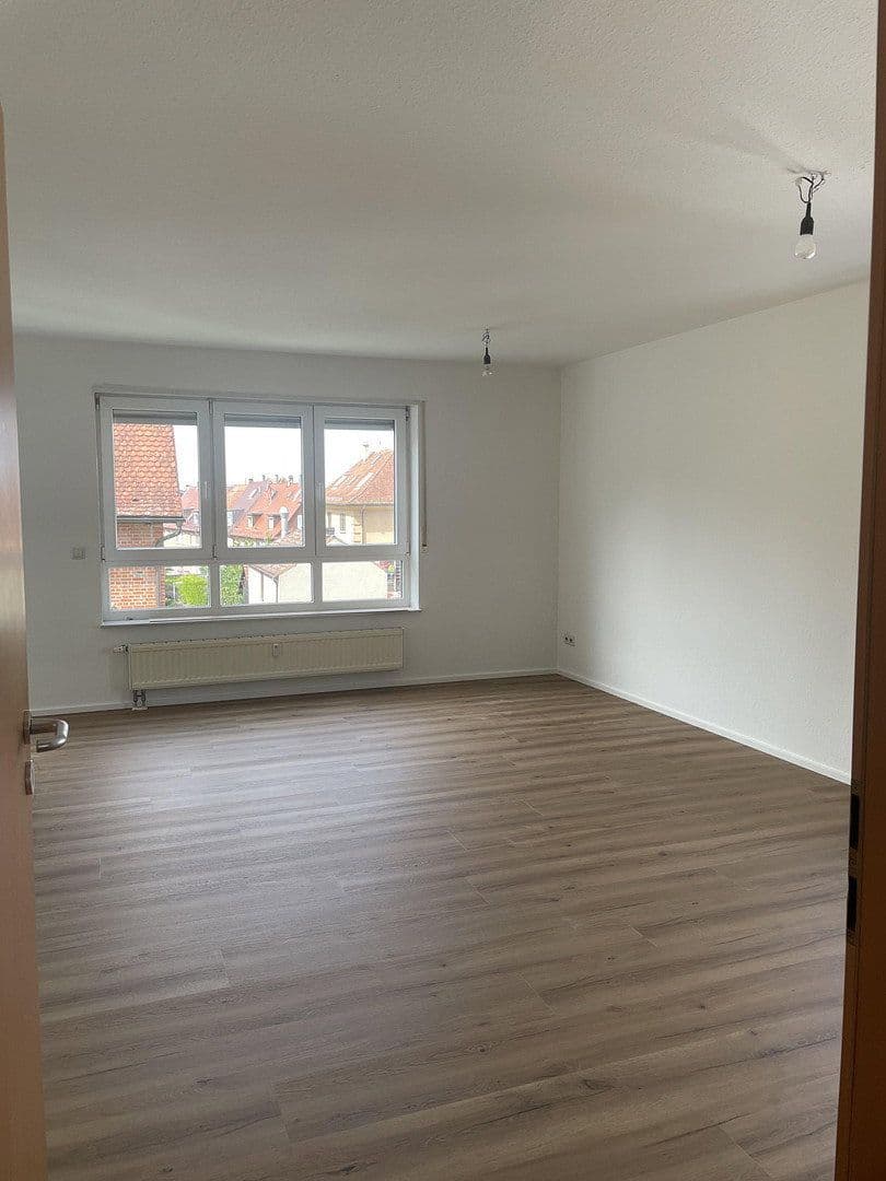 Prenájom bytu 4-izbový 84 m², Böblingen, Bádensko-Wurttembersko Prenájom bytu 4-izbový 84 m², Böblingen, Bádensko-Wurttembersko