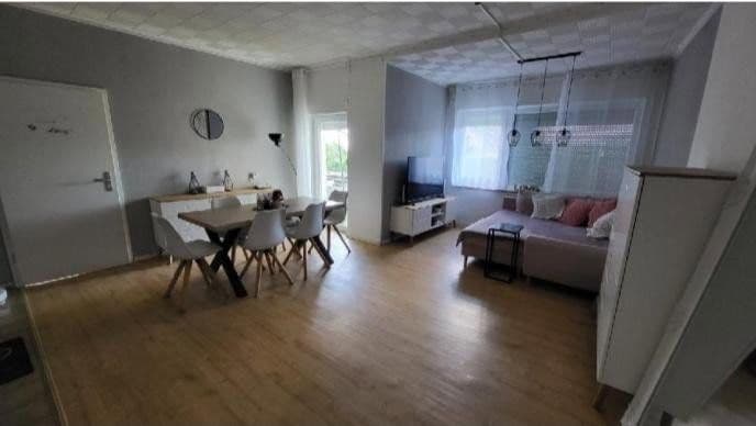 Predaj domu 215 m², pozemok 898 m², Linden, Porýnie-Falcko Predaj domu 215 m², pozemok 898 m², Linden, Porýnie-Falcko
