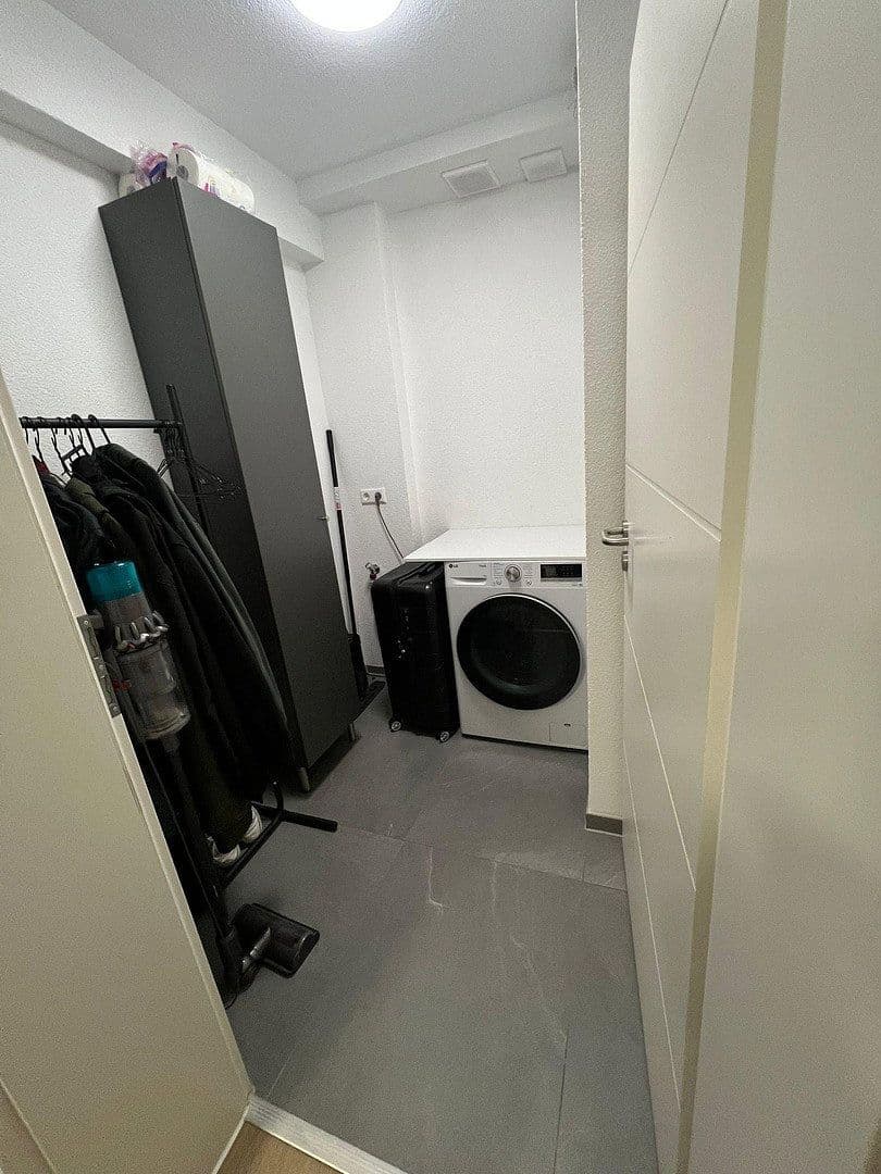 Prenájom bytu 2-izbový 75 m², Stuttgart-Wangen, Bádensko-Wurttembersko Prenájom bytu 2-izbový 75 m², Stuttgart-Wangen, Bádensko-Wurttembersko