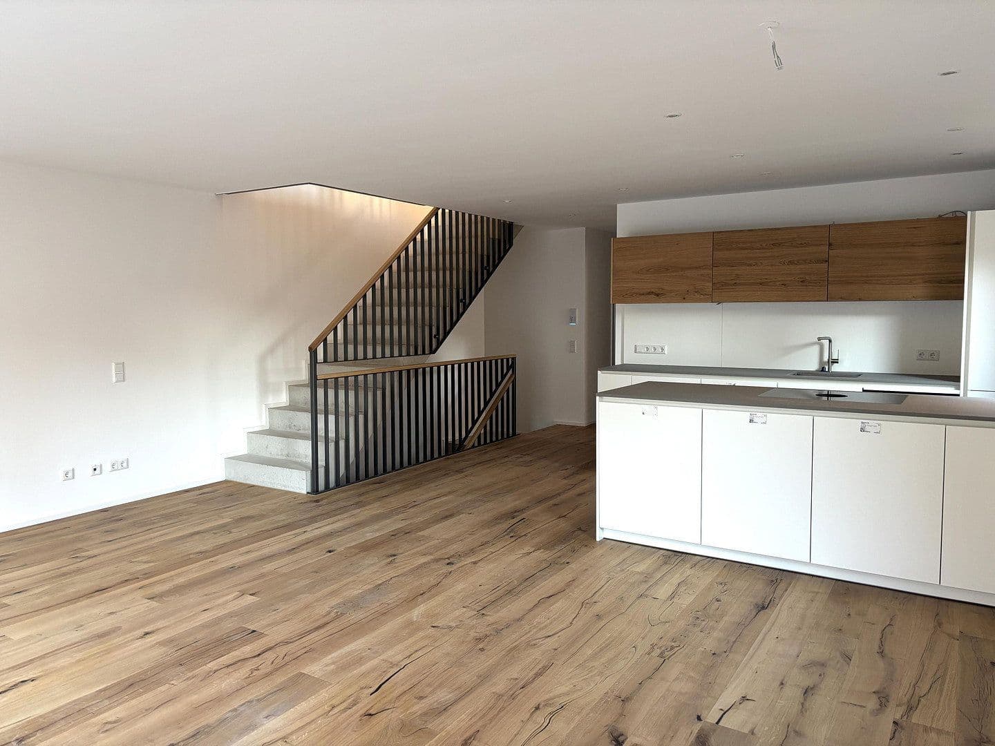 Prenájom domu 133 m², pozemok 250 m², Raubling, Bavorsko Prenájom domu 133 m², pozemok 250 m², Raubling, Bavorsko