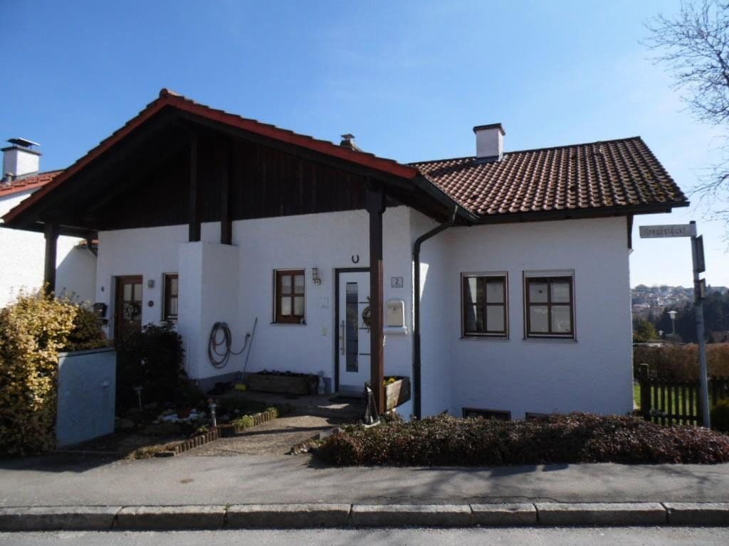 Predaj domu 156 m², pozemok 304 m², Straßkirchen, Bavorsko Predaj domu 156 m², pozemok 304 m², Straßkirchen, Bavorsko