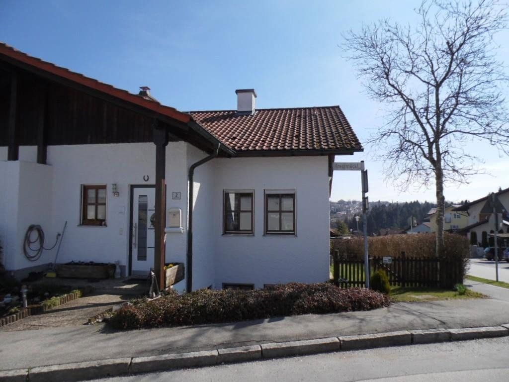 Predaj domu 156 m², pozemok 304 m², Straßkirchen, Bavorsko Predaj domu 156 m², pozemok 304 m², Straßkirchen, Bavorsko