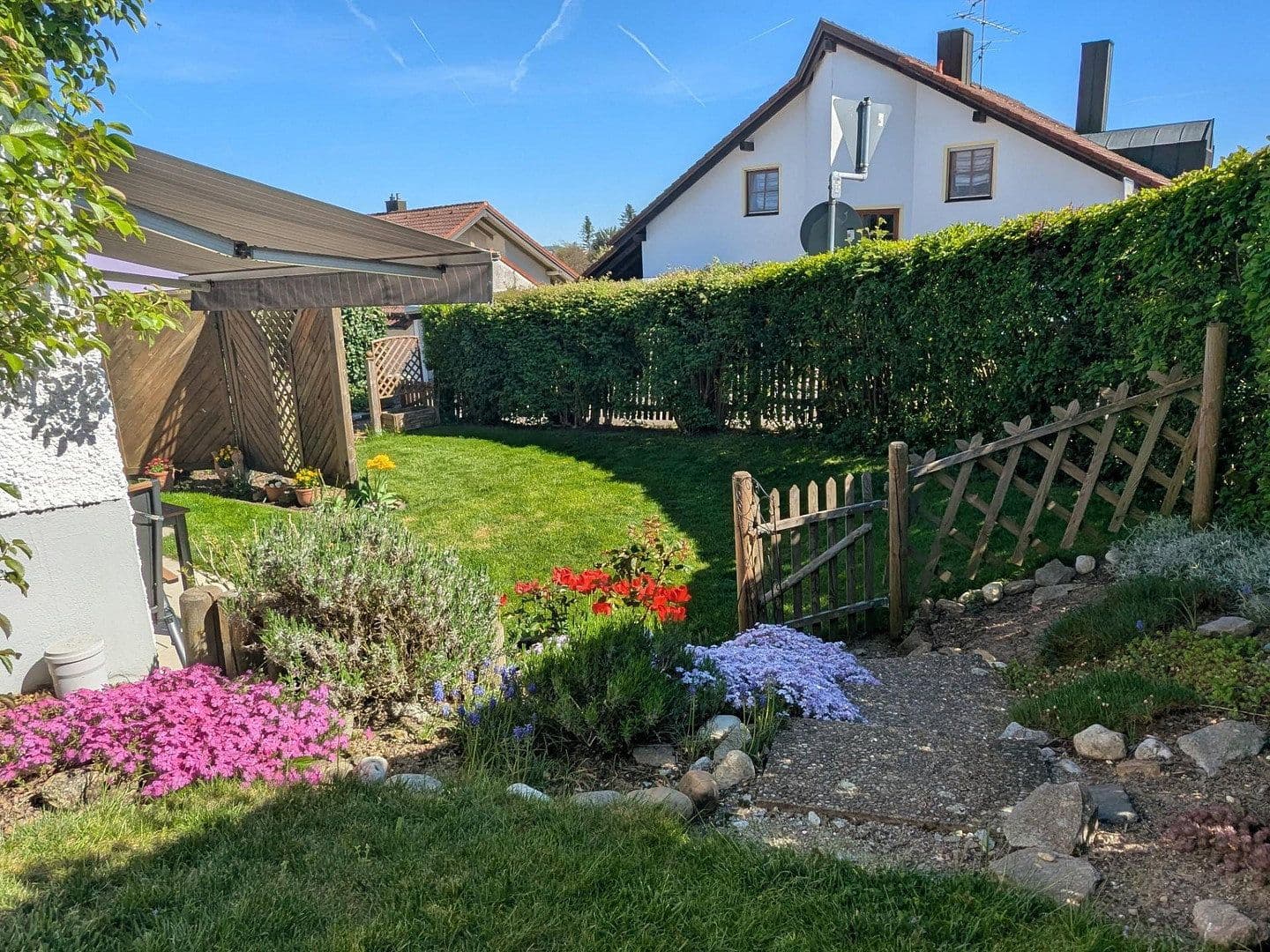 Predaj domu 156 m², pozemok 304 m², Straßkirchen, Bavorsko Predaj domu 156 m², pozemok 304 m², Straßkirchen, Bavorsko