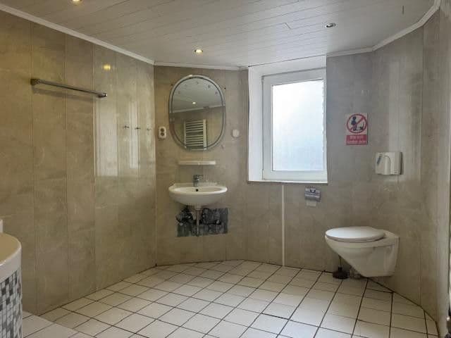 Prenájom bytu 4-izbový 128 m², Bruchtorstraße 2, Dassel, Dolné Sasko Prenájom bytu 4-izbový 128 m², Bruchtorstraße 2, Dassel, Dolné Sasko