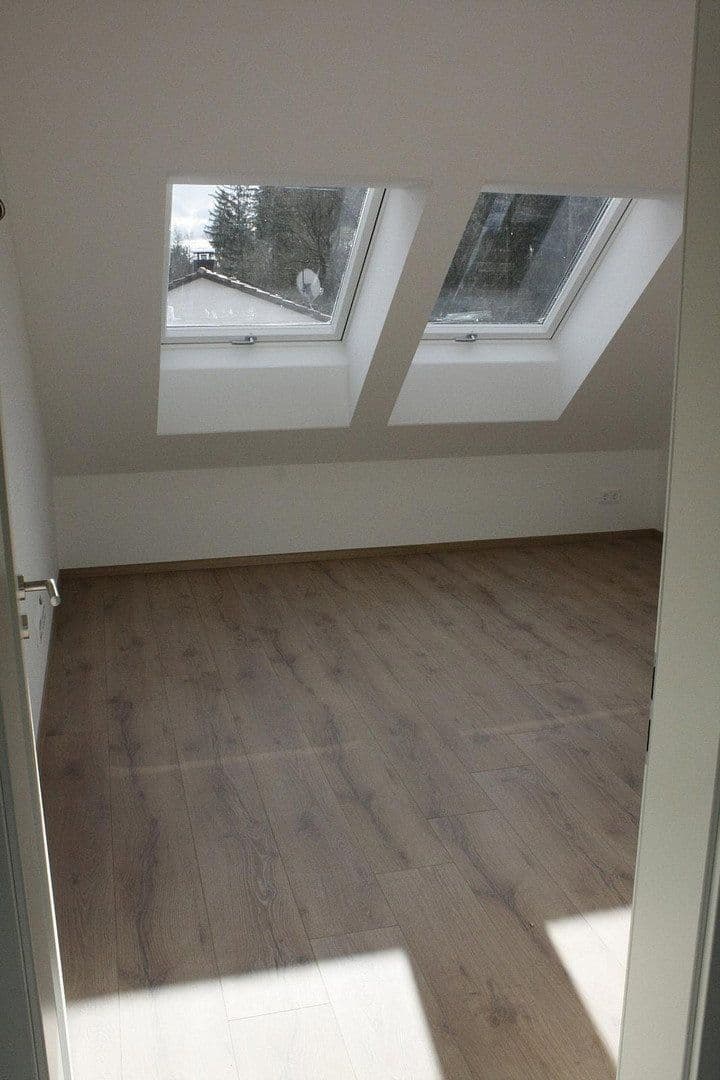 Prenájom bytu 4-izbový 120 m², Thalhausen, Bavorsko Prenájom bytu 4-izbový 120 m², Thalhausen, Bavorsko